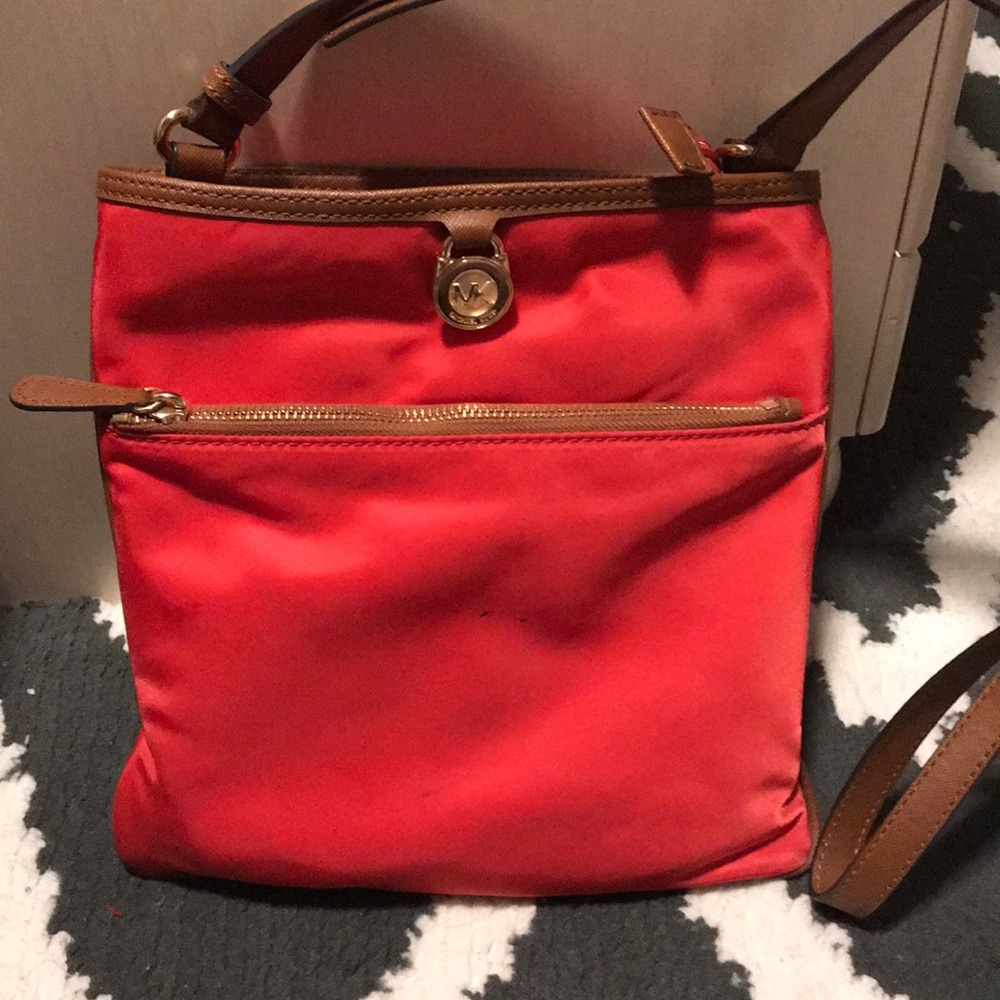 Salmon Michael Kors cross body bag